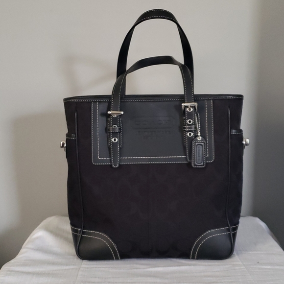 Coach Handbags - 🦋AUTHENTIC COACH BAG - NWOT